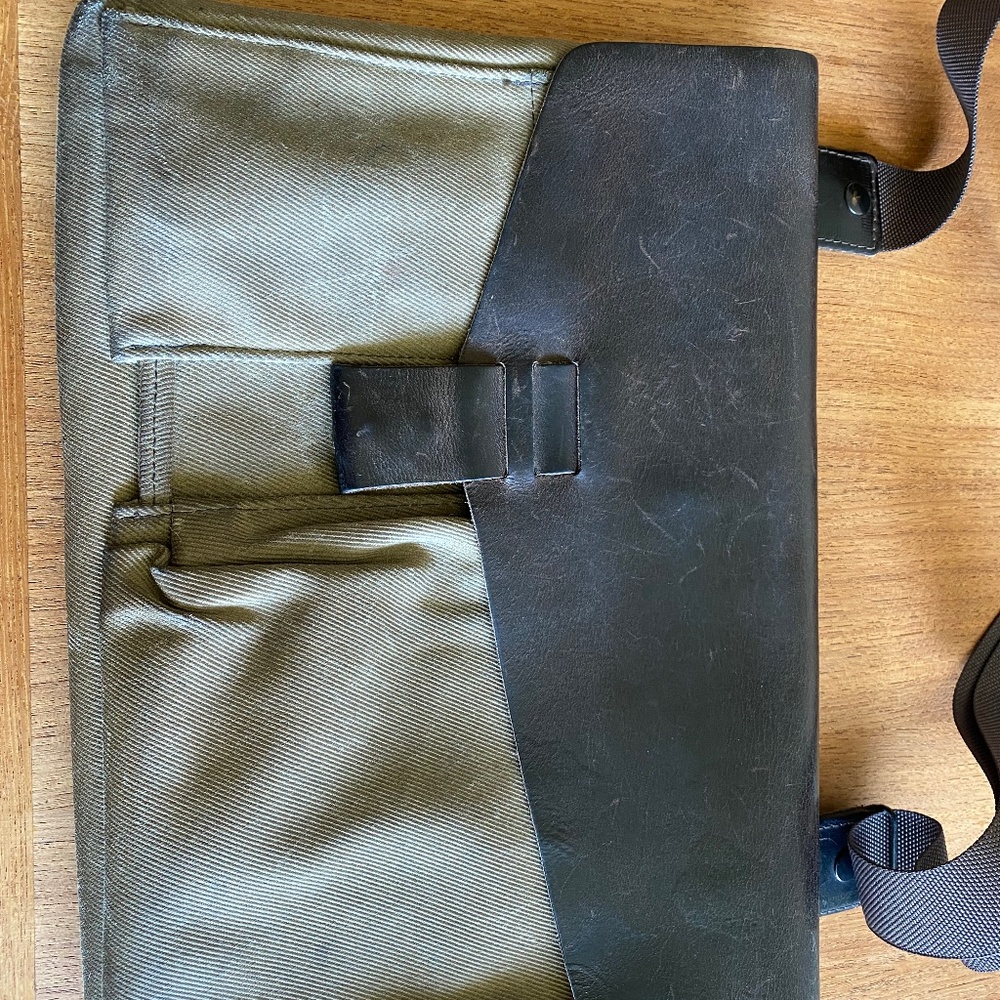 Waterfield Designs SF bags Outback Solo for 13” MacBook Pro and Ipad